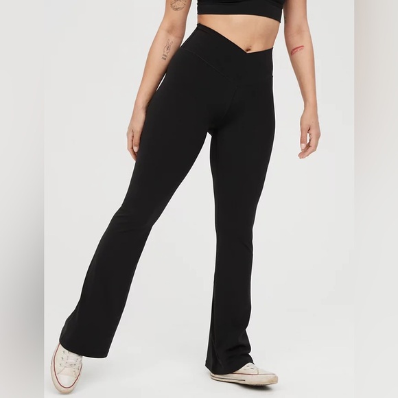 OFFLINE By Aerie Real Me High Waisted Crossover Flare Legging Size L Black - Picture 1 of 14